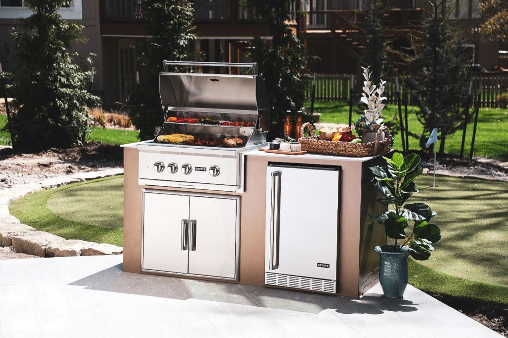 Coyote Outdoor Living: Grills & Outdoor Kitchen Equipment